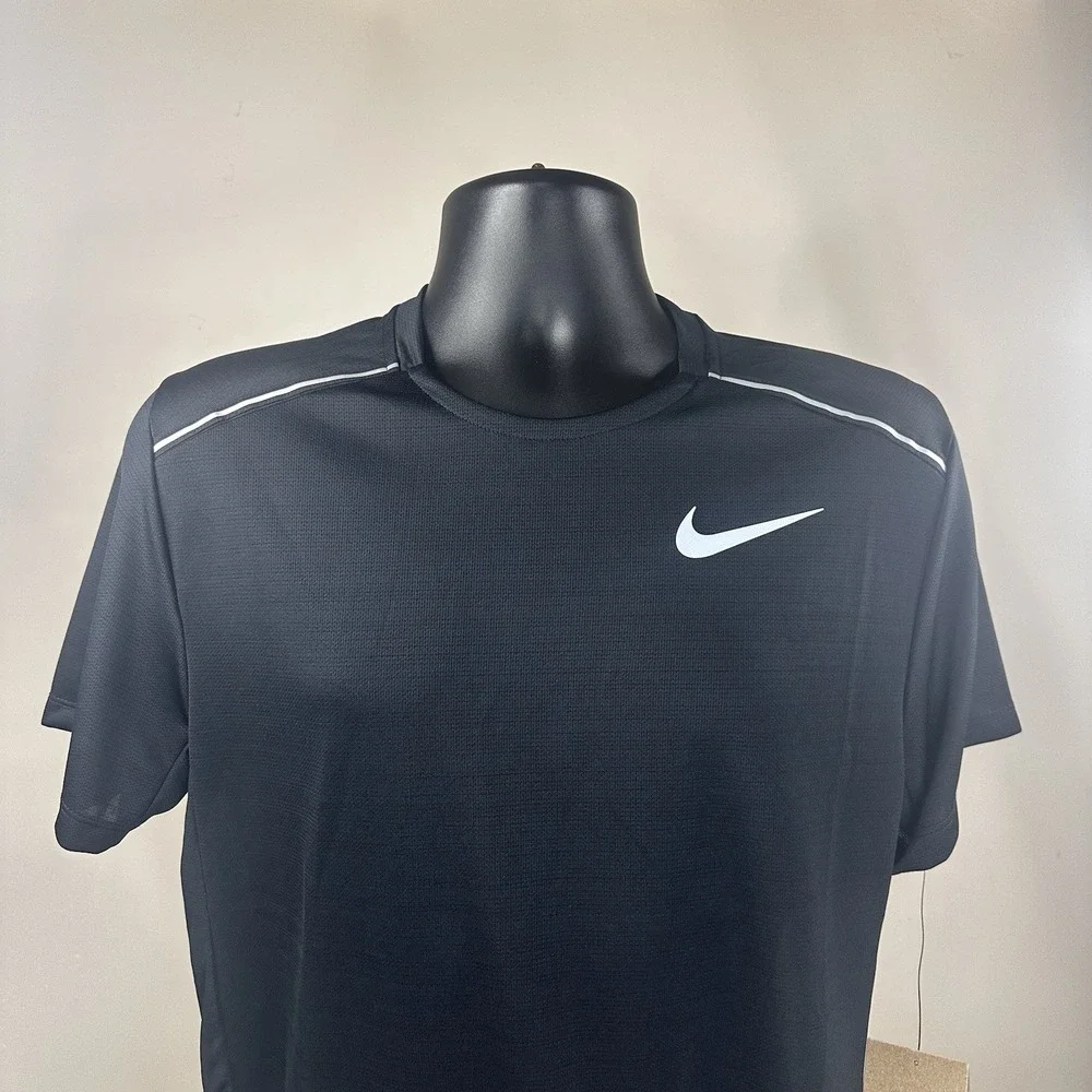 Nike Mens Miler Short Sleeve Reflective Running Top Black Small AJ7565-010 $35